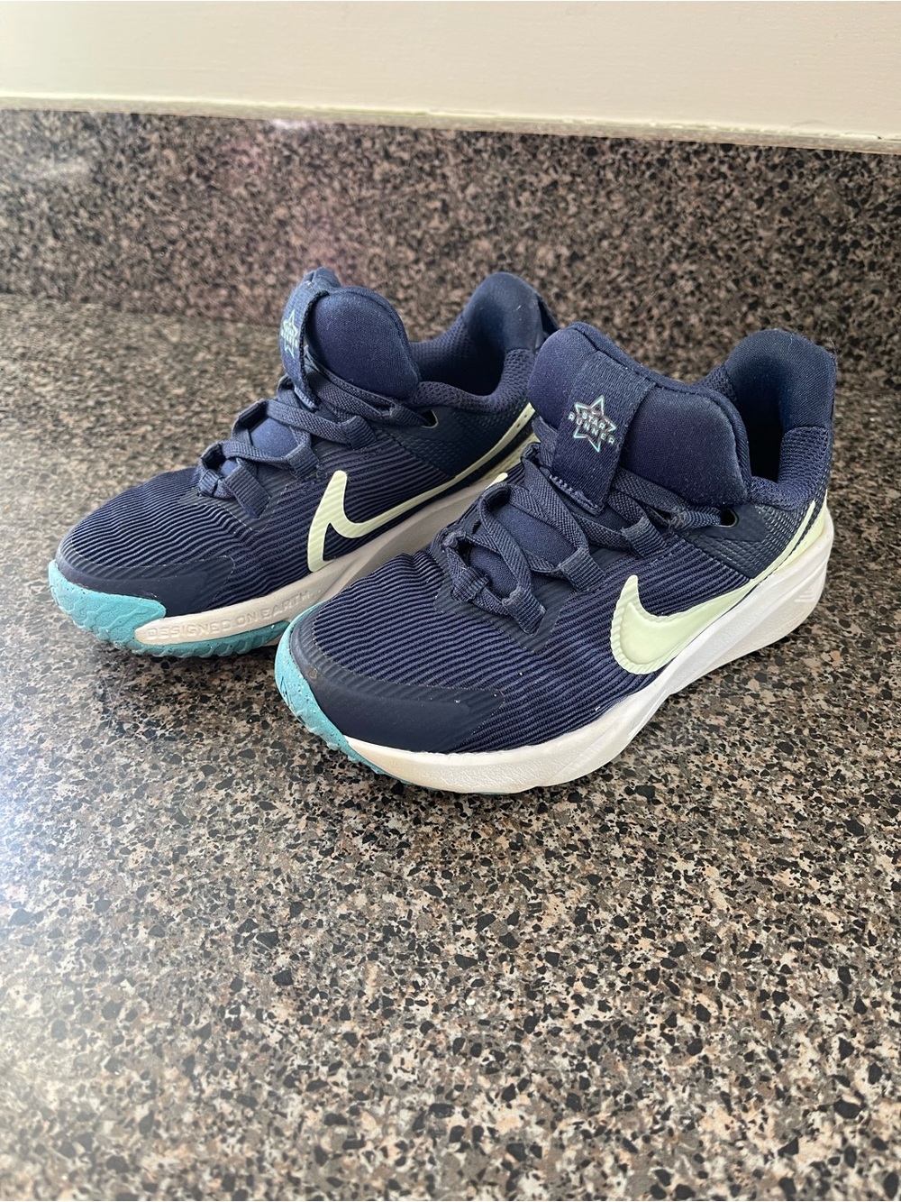Nike Little Kids' Preschool Star Runner 4 Running Shoes size 11